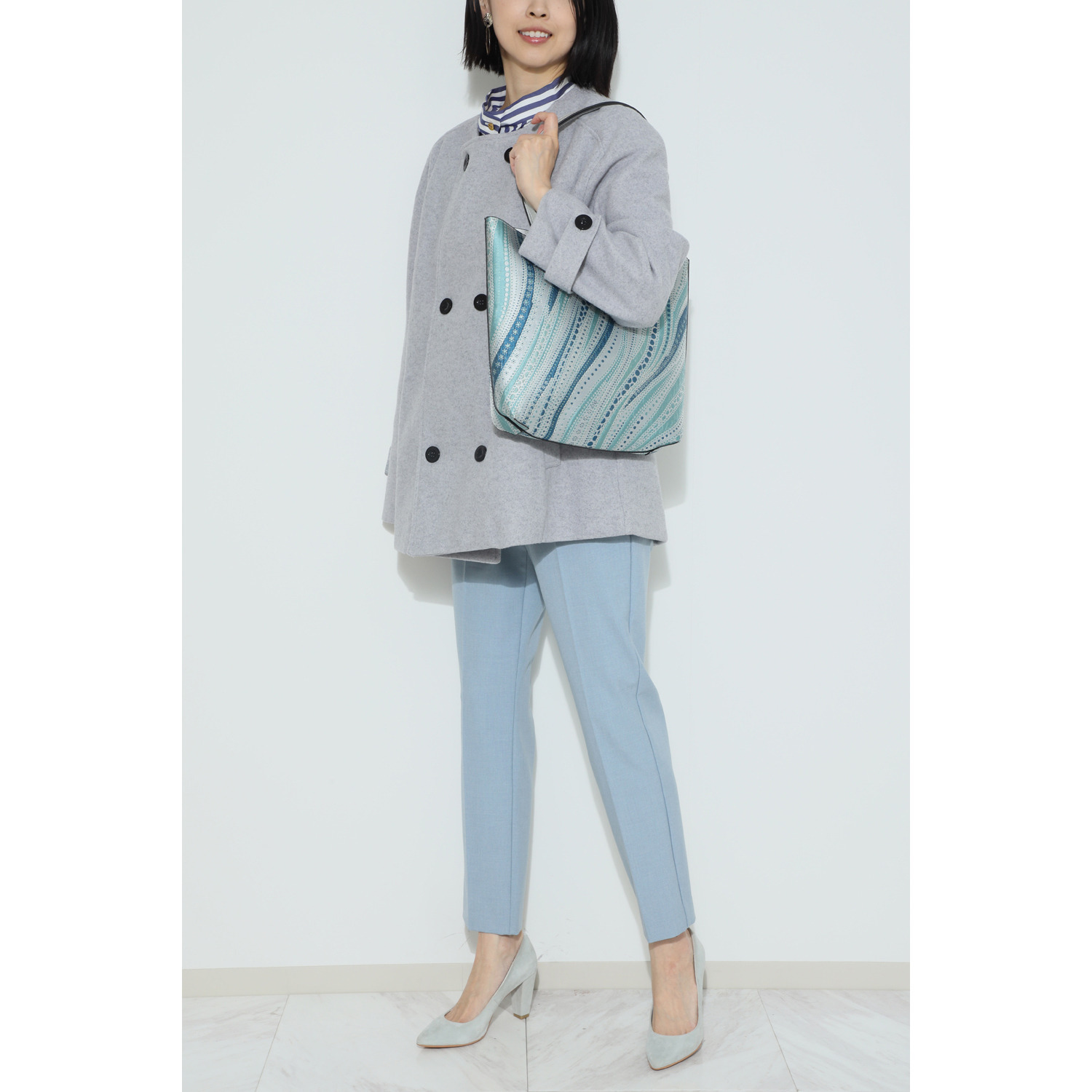 ラルジュ 波柄 リバーシブル　軽量 Ａ４トートバッグ