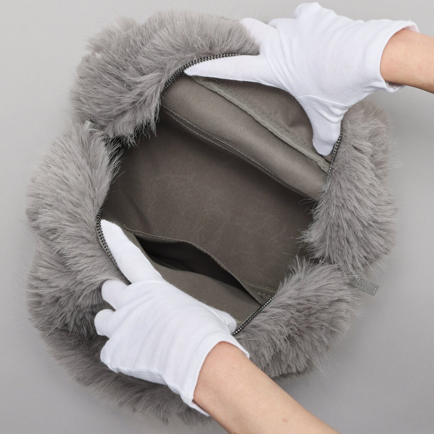 ベルモサ Ｄｉｓｎｅｙ　Ｍａｒｉｅ ふわふわフェイクファー ２ウェイ手提げバッグ ＜Ｍ＞