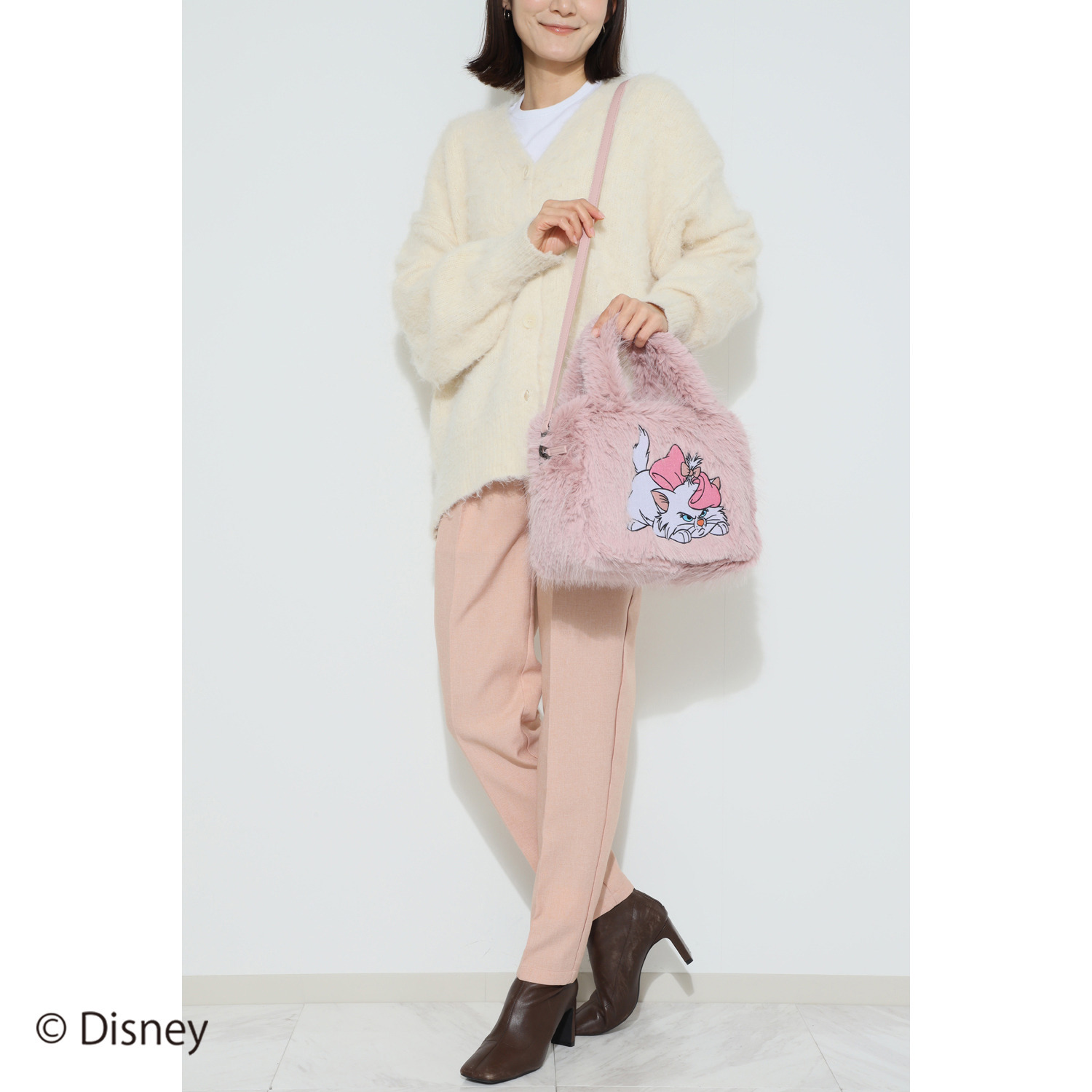 ベルモサ Ｄｉｓｎｅｙ　Ｍａｒｉｅ ふわふわフェイクファー ２ウェイ手提げバッグ ＜Ｍ＞