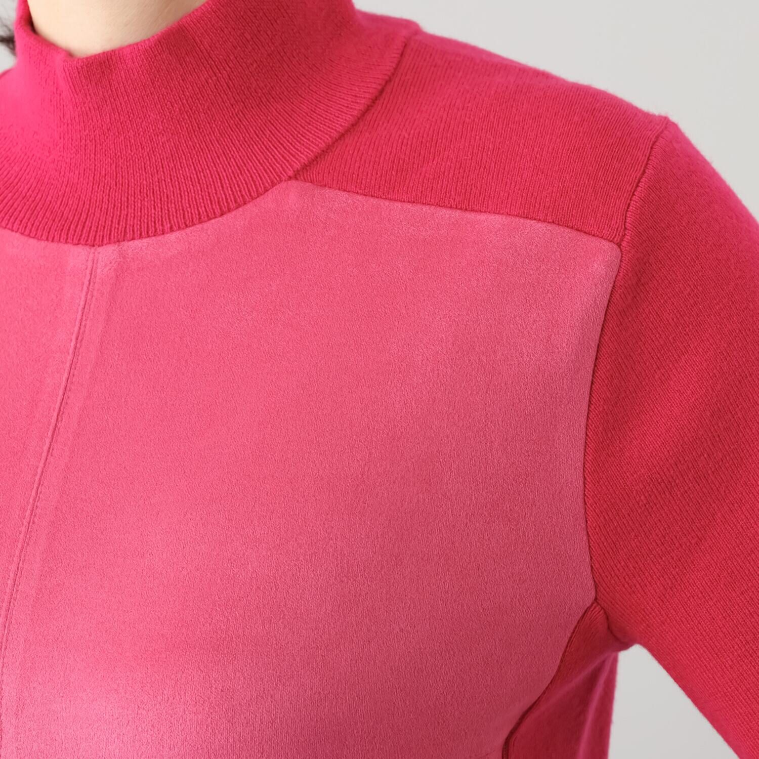 オジョウ スエード調が スローンレンジャー気分の タートルプルオーバー