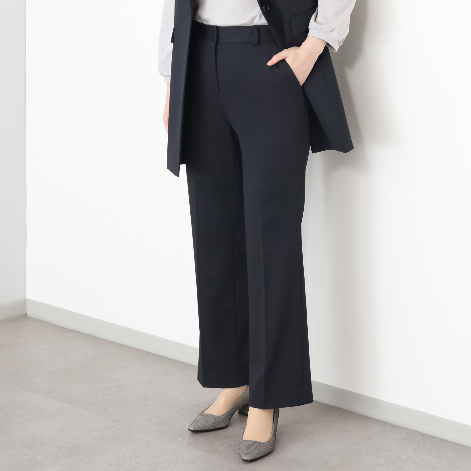 ポルトゥヴィーダ ウォッシャブル・はっ水 防汚・ニット素材 美脚ストレートパンツ