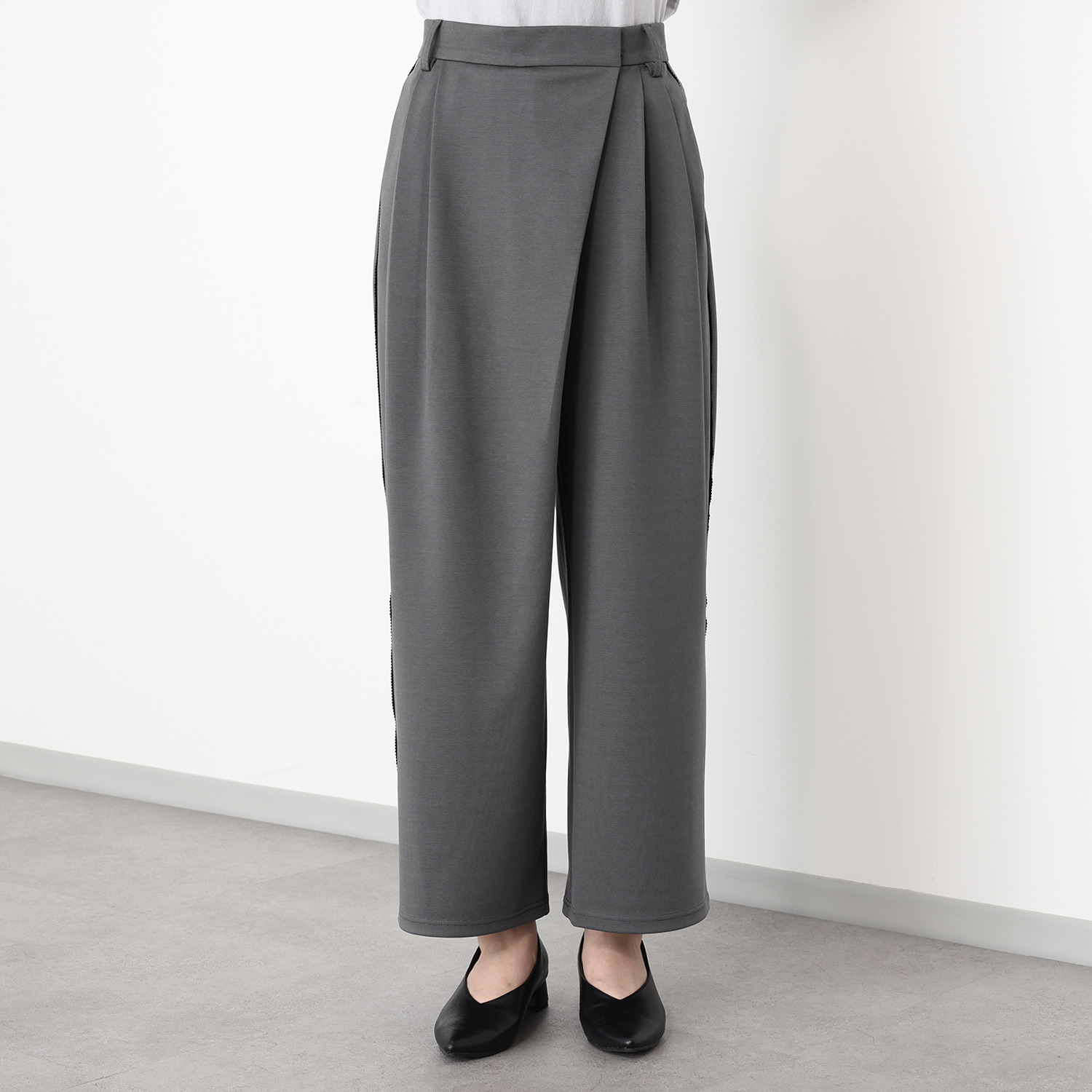 アンブリエ 美ライン ラップ風 ワイドパンツ