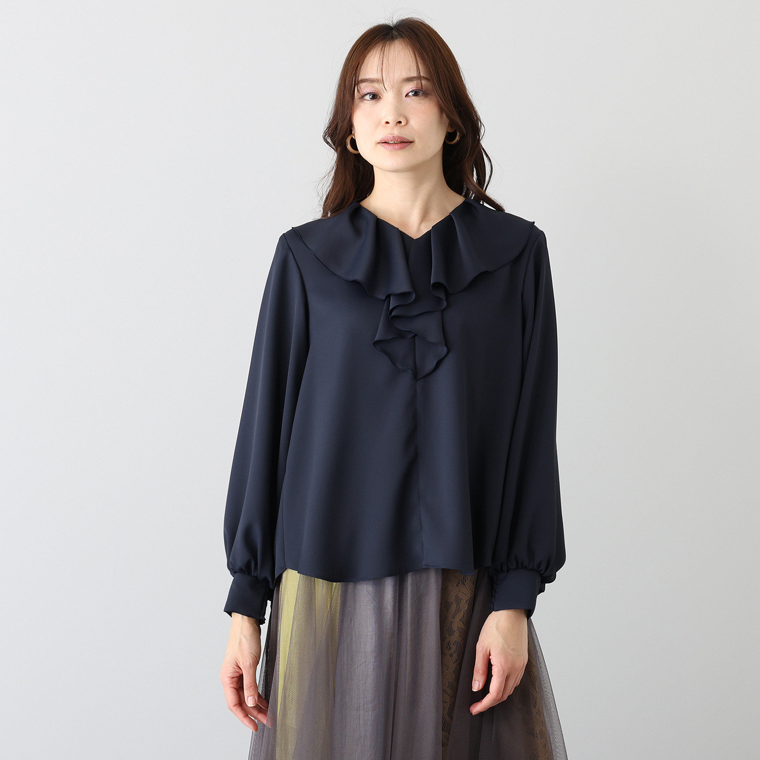 イフェメル／ ダブルフェーストーキョー アムンゼン ラッフルブラウス