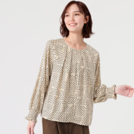 スタイル・ラヴィー ドットプリント タックアクセントブラウス