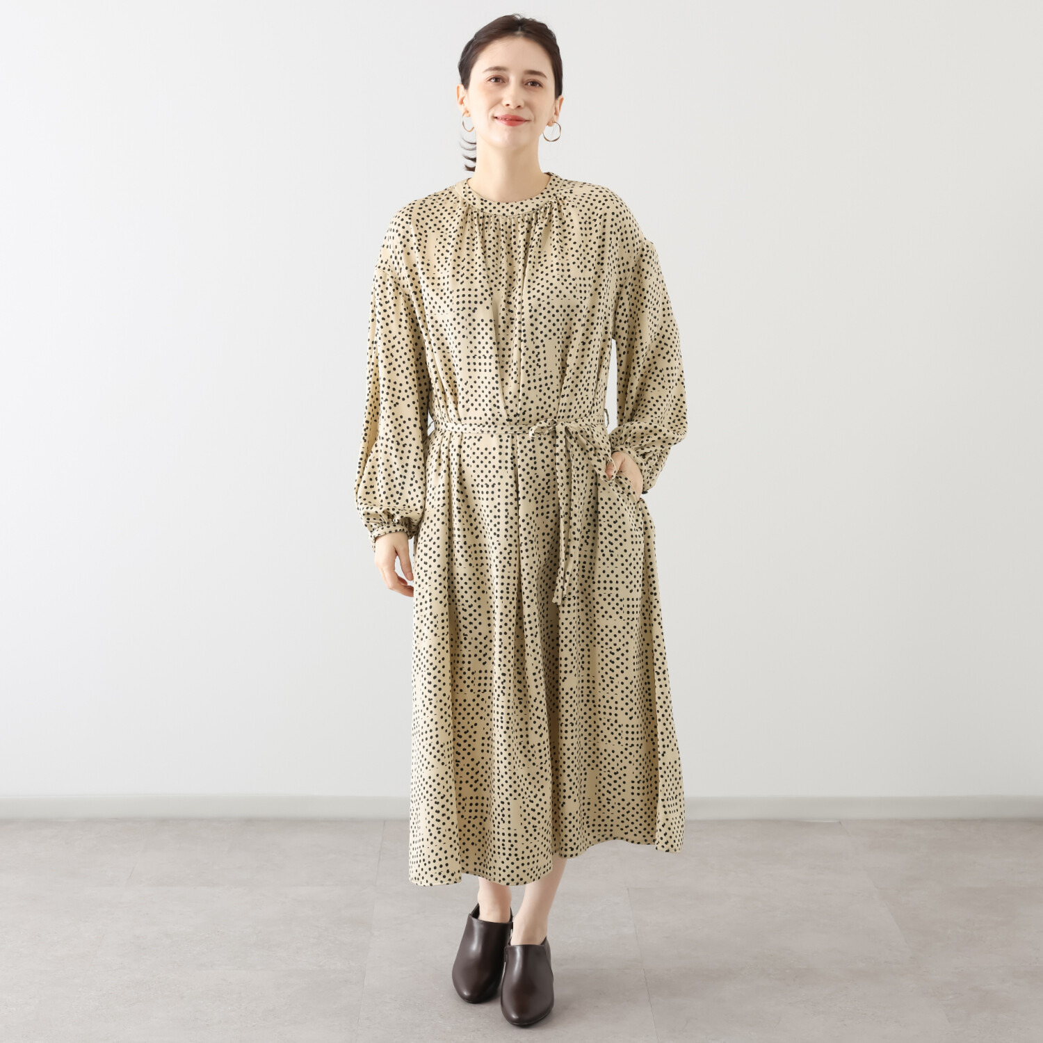 スタイル・ラヴィー ドットプリント ギャザーアクセント ワンピース