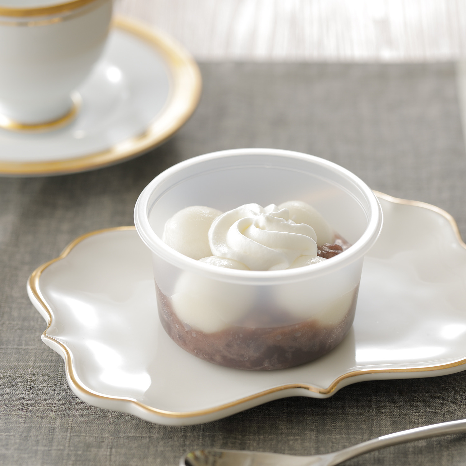 北海道とかち製菓 もっちりやわらか もち入りクリームぜんざい （カップ入り）