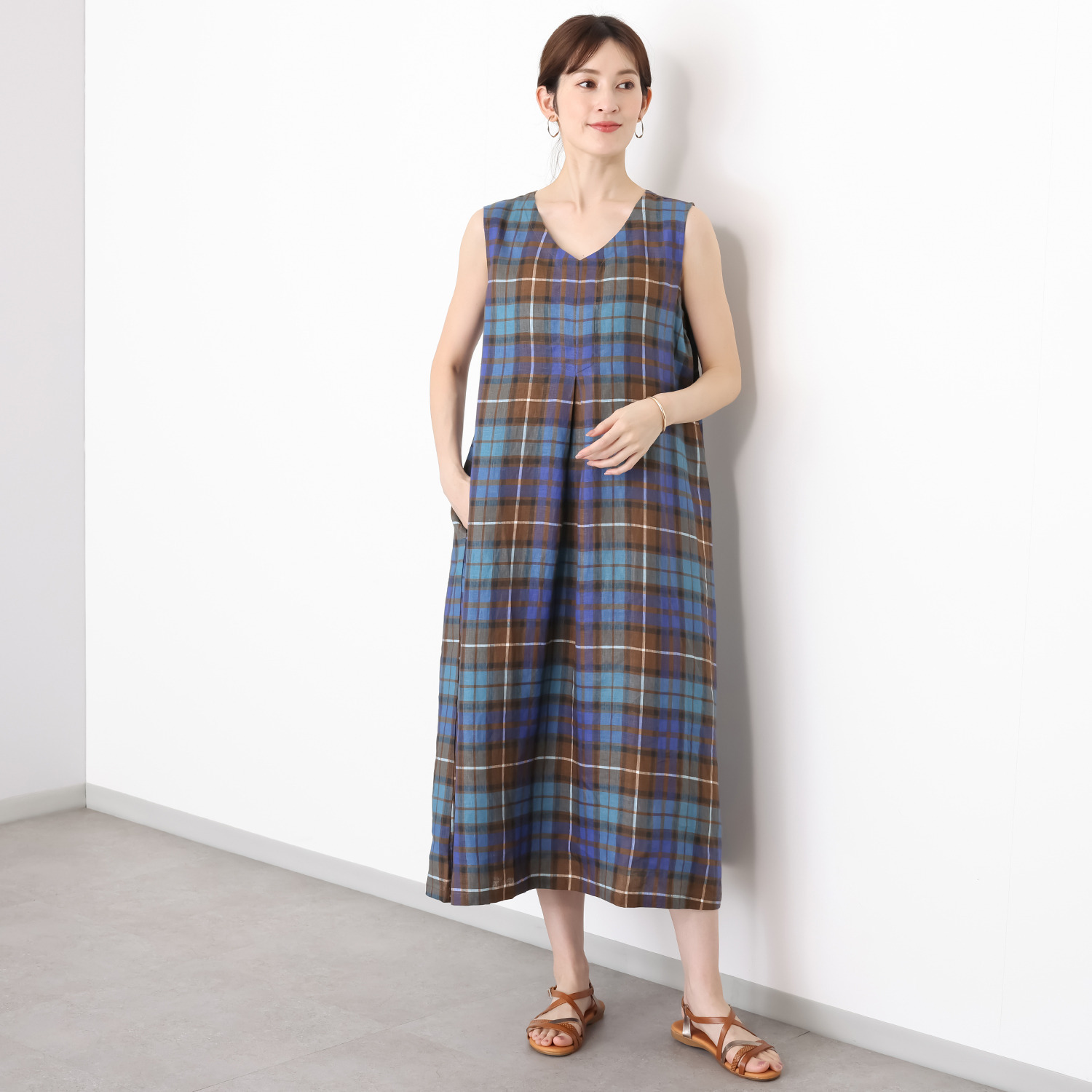 ゼラールスポーツ フレンチリネン１００％ しなやか＆ソフト仕上げ きれいＶネック フレアーワンピース