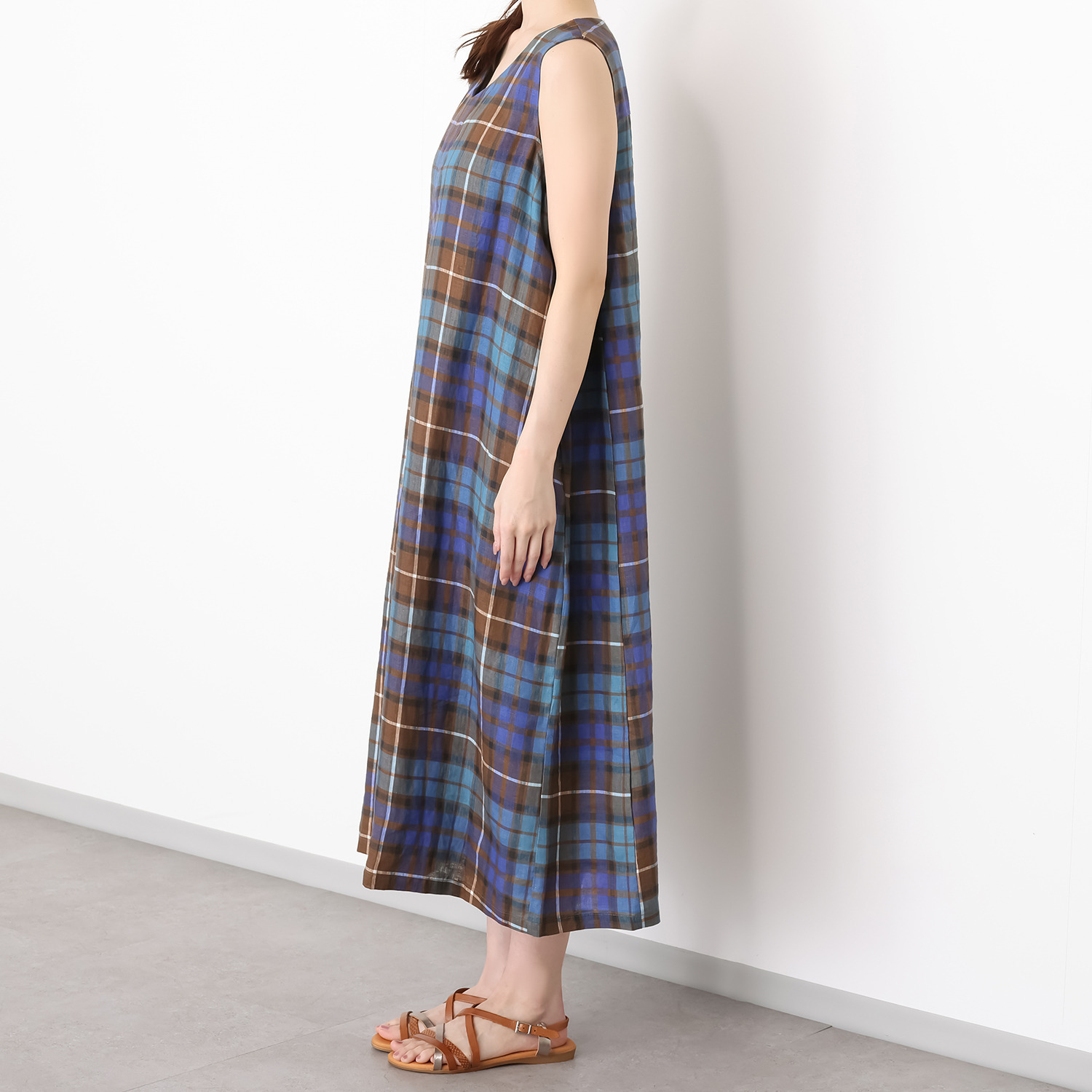 ゼラールスポーツ フレンチリネン１００％ しなやか＆ソフト仕上げ きれいＶネック フレアーワンピース