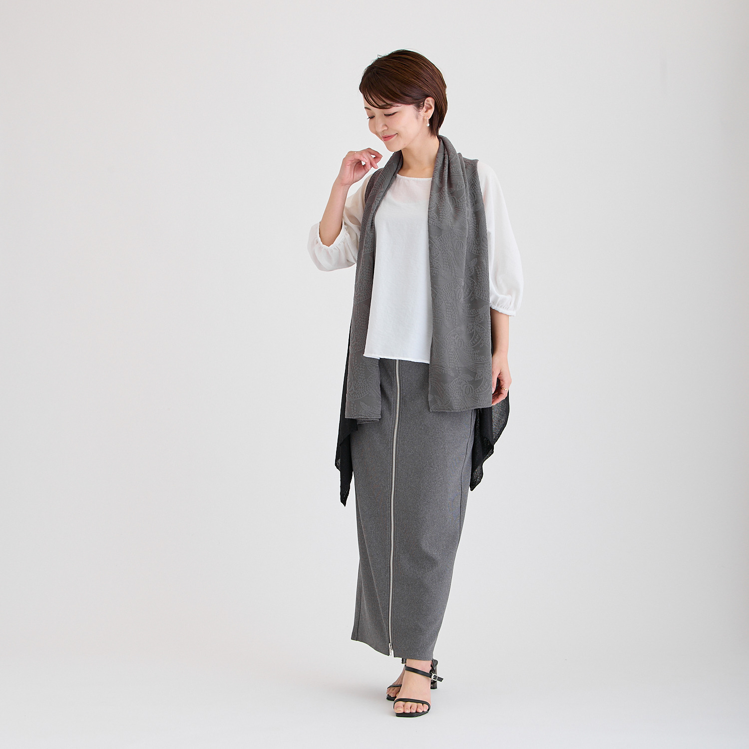 ミラ・ショーン レース×ラメ二ット ジレストール