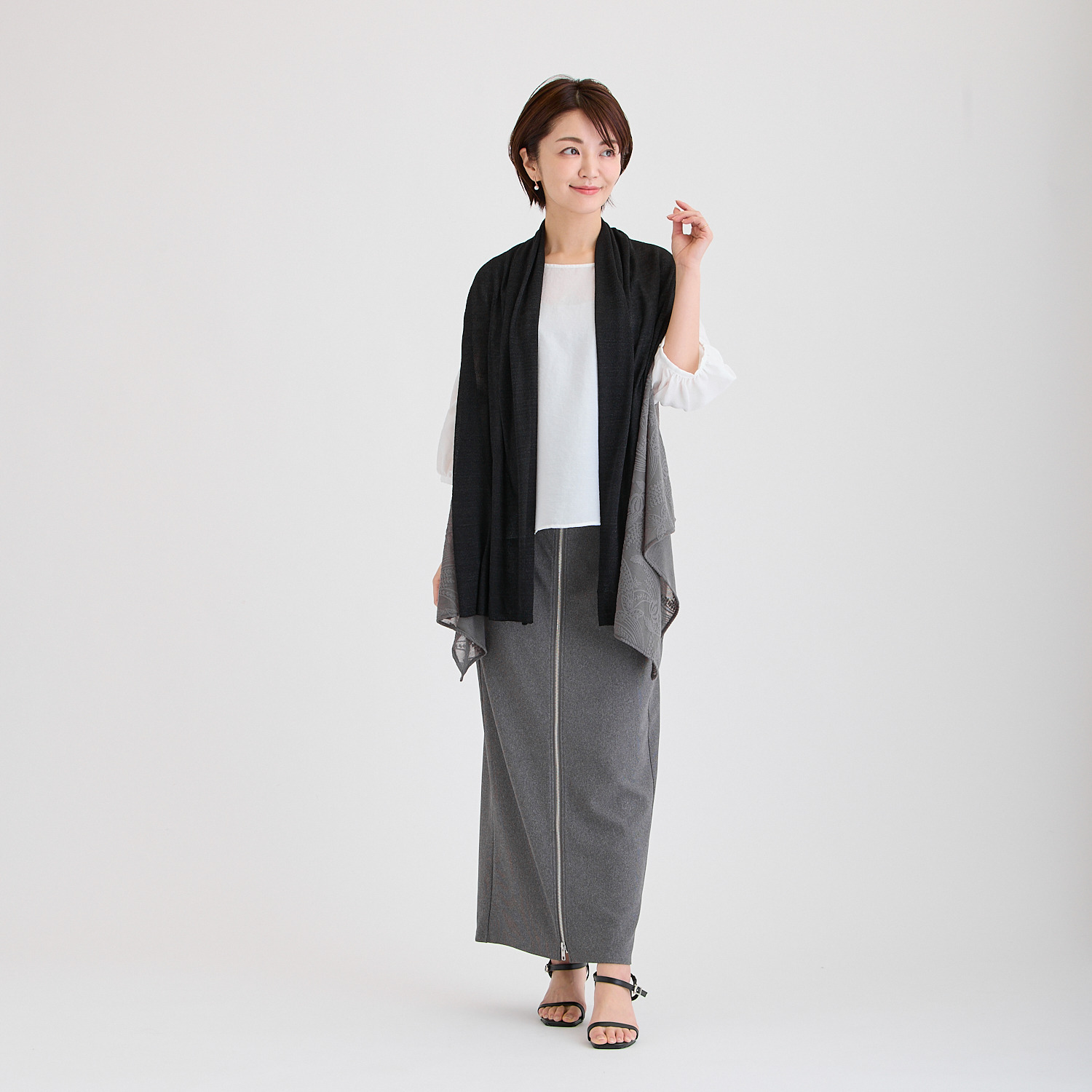 ミラ・ショーン レース×ラメ二ット ジレストール