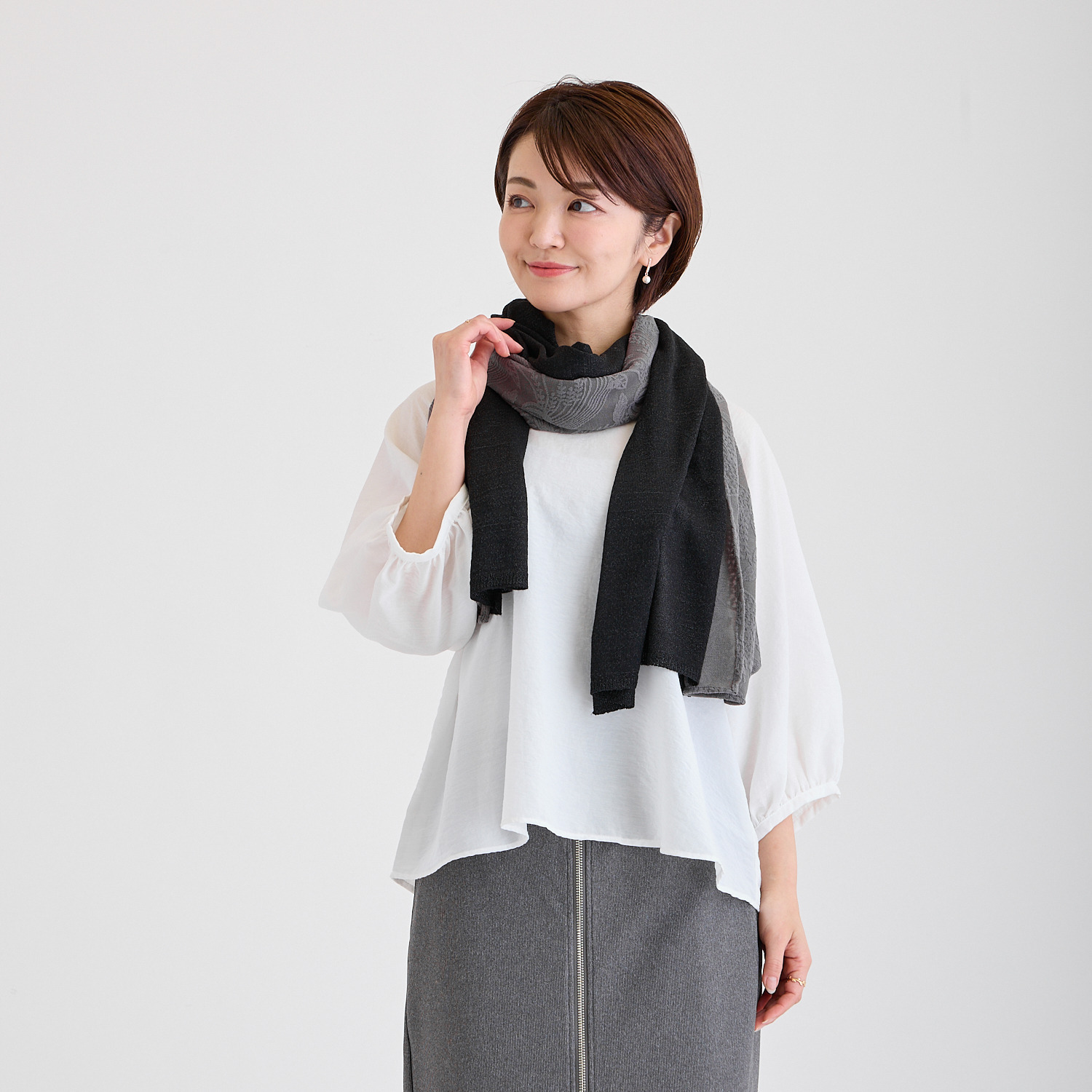 ミラ・ショーン レース×ラメ二ット ジレストール