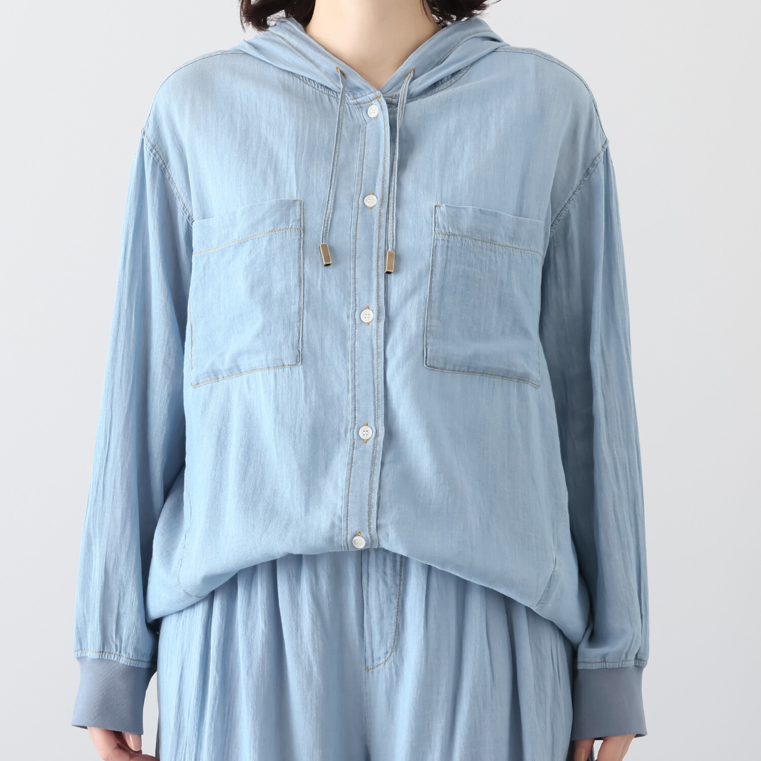 オン　ザ　エッジ 通年使える！ 重ねても映える！ こだわりのシアーデニム パーカーブラウスシャツ