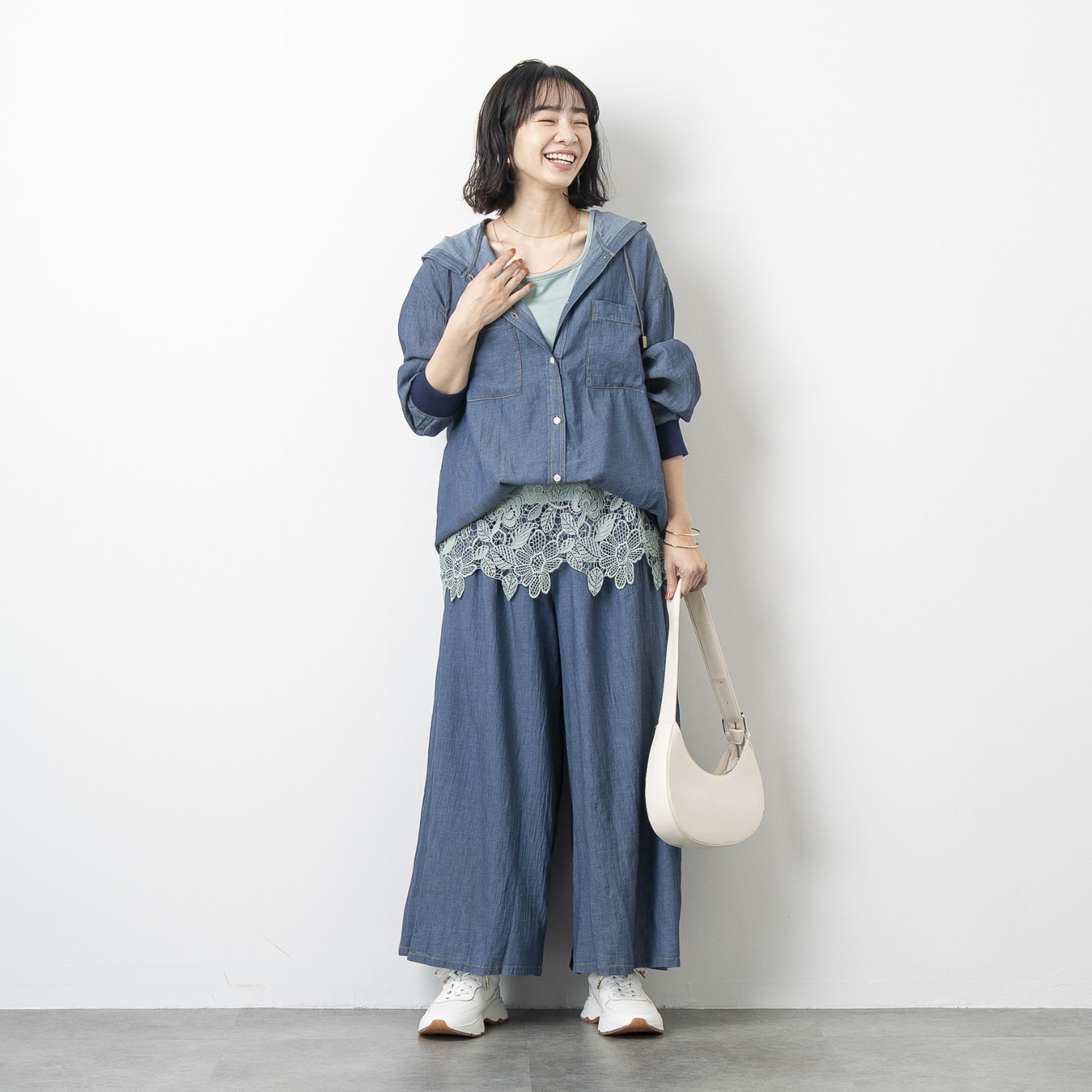 オン　ザ　エッジ 通年使える！ 重ねても映える！ こだわりのシアーデニム パーカーブラウスシャツ