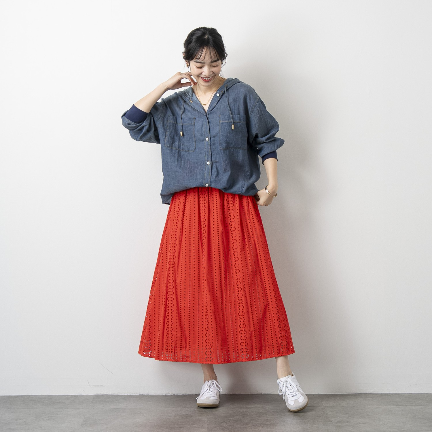 オン　ザ　エッジ 通年使える！ 重ねても映える！ こだわりのシアーデニム パーカーブラウスシャツ