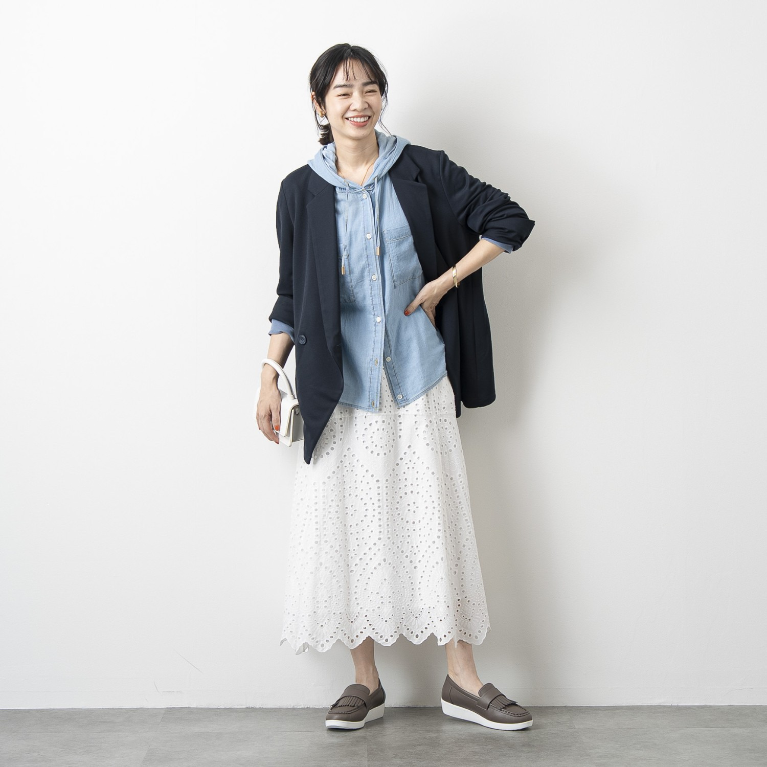 オン　ザ　エッジ 通年使える！ 重ねても映える！ こだわりのシアーデニム パーカーブラウスシャツ