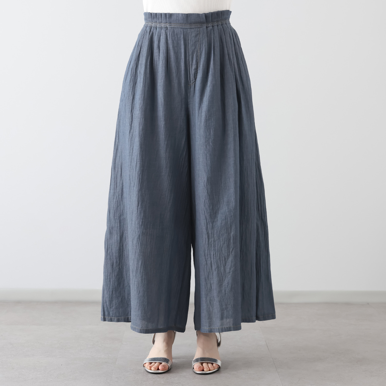 オン　ザ　エッジ エアリーで肌心地抜群 こだわりのシアーデニム ウエストタック ワイドパンツ