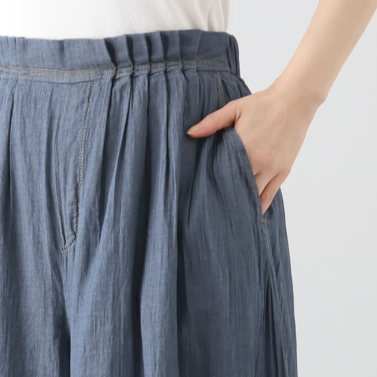オン　ザ　エッジ エアリーで肌心地抜群 こだわりのシアーデニム ウエストタック ワイドパンツ