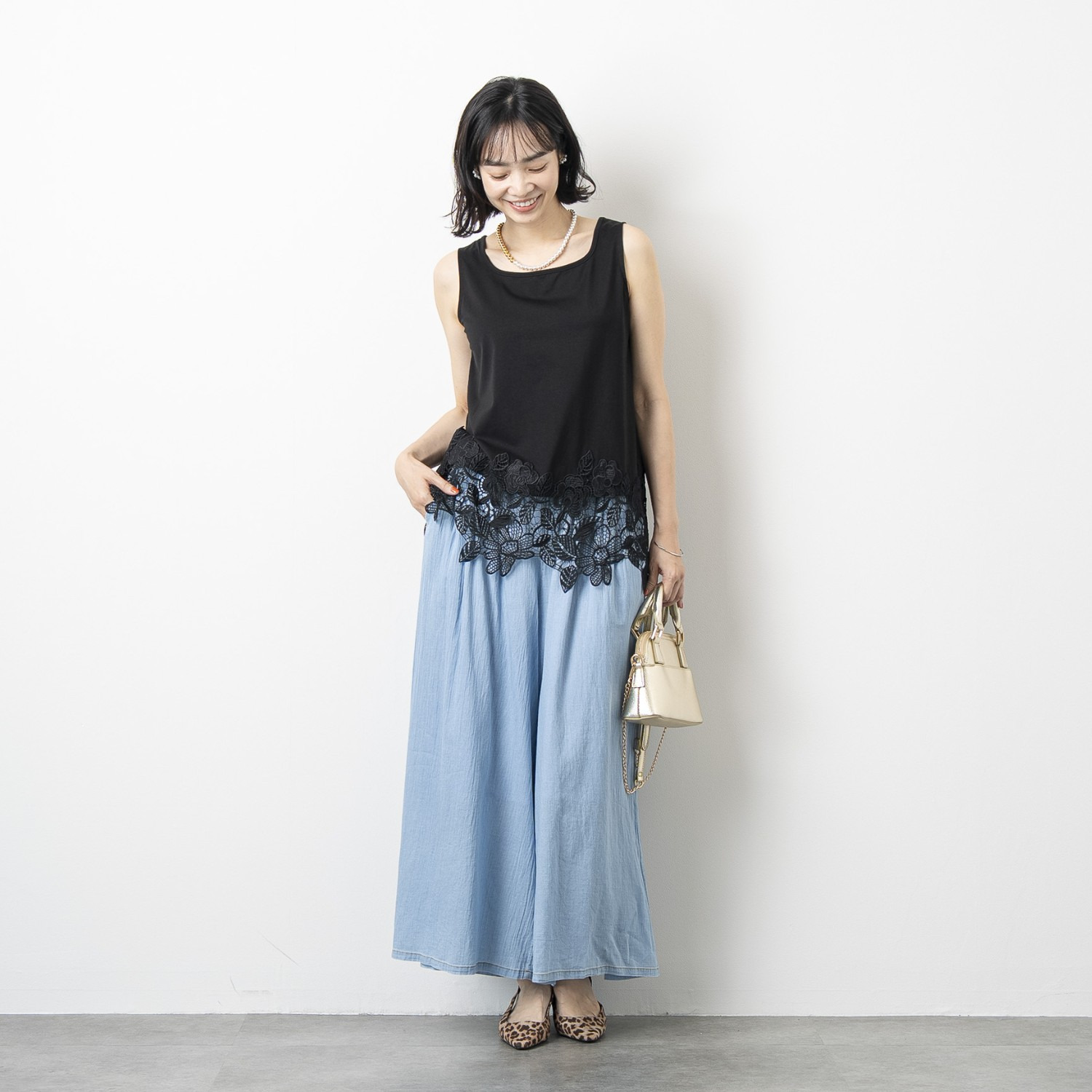 オン　ザ　エッジ エアリーで肌心地抜群 こだわりのシアーデニム ウエストタック ワイドパンツ