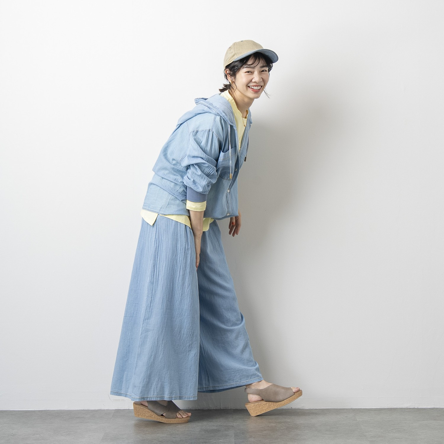 オン　ザ　エッジ エアリーで肌心地抜群 こだわりのシアーデニム ウエストタック ワイドパンツ