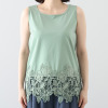 オン　ザ　エッジ フラワー＆ リーフモティーフ ケミカルレースが美しい スクエアーネック タンクトップ