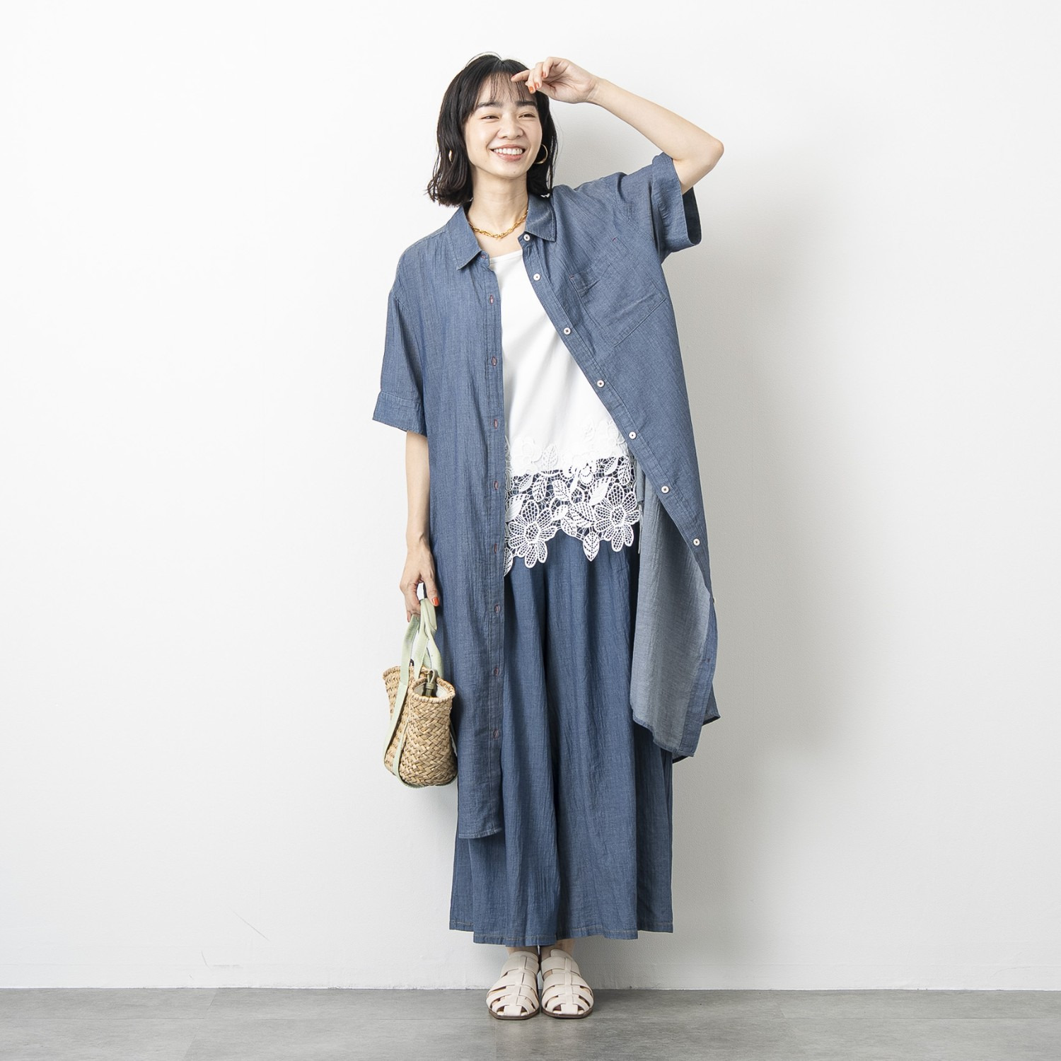 オン　ザ　エッジ フラワー＆ リーフモティーフ ケミカルレースが美しい スクエアーネック タンクトップ