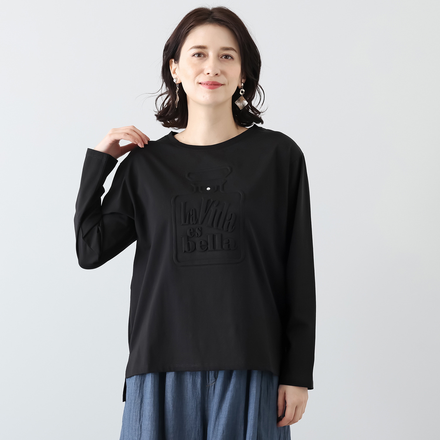 オン　ザ　エッジ 立体モティーフが新鮮 エンボス＆ラインストーン こなれ見え長袖Ｔシャツ