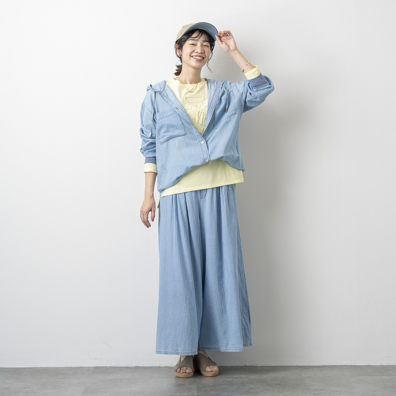 オン　ザ　エッジ 立体モティーフが新鮮 エンボス＆ラインストーン こなれ見え長袖Ｔシャツ