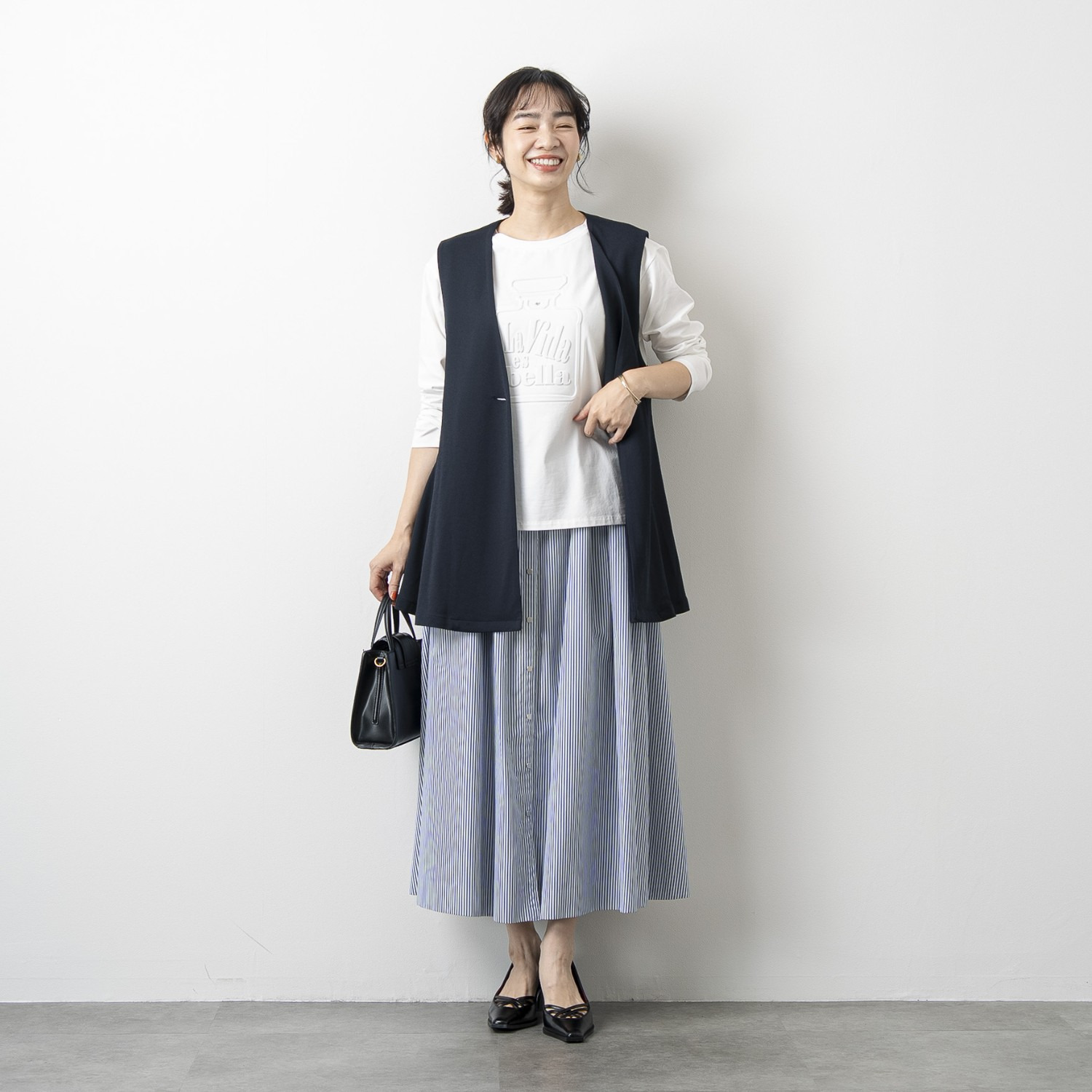 オン　ザ　エッジ 立体モティーフが新鮮 エンボス＆ラインストーン こなれ見え長袖Ｔシャツ