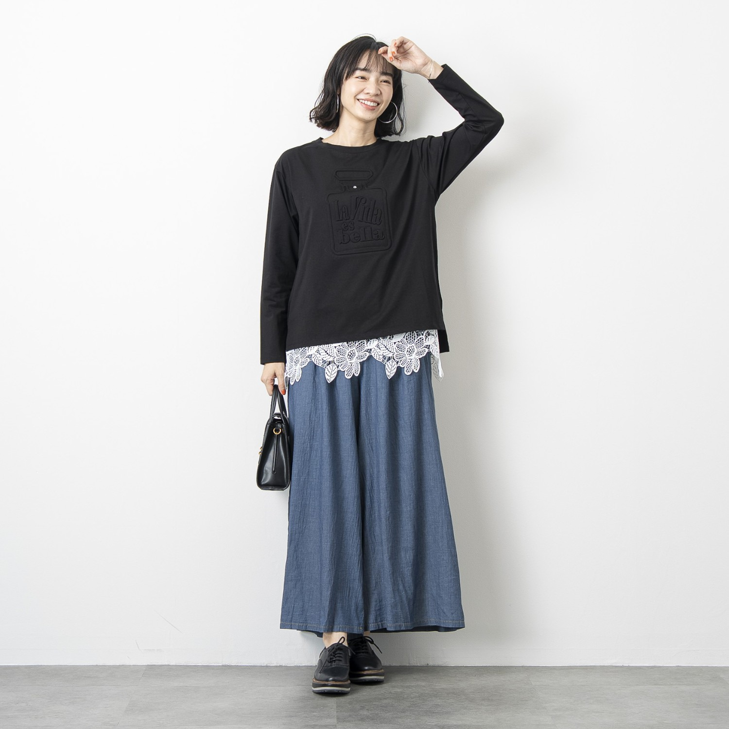 オン　ザ　エッジ 立体モティーフが新鮮 エンボス＆ラインストーン こなれ見え長袖Ｔシャツ