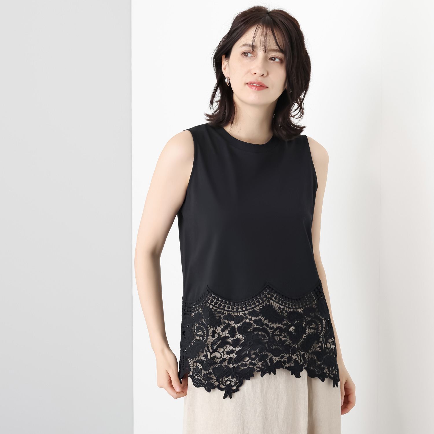 元町ゼラール ギザコットン混 プレーティングジャージー 華やかレーストリミング ノースリーブプルオーバー