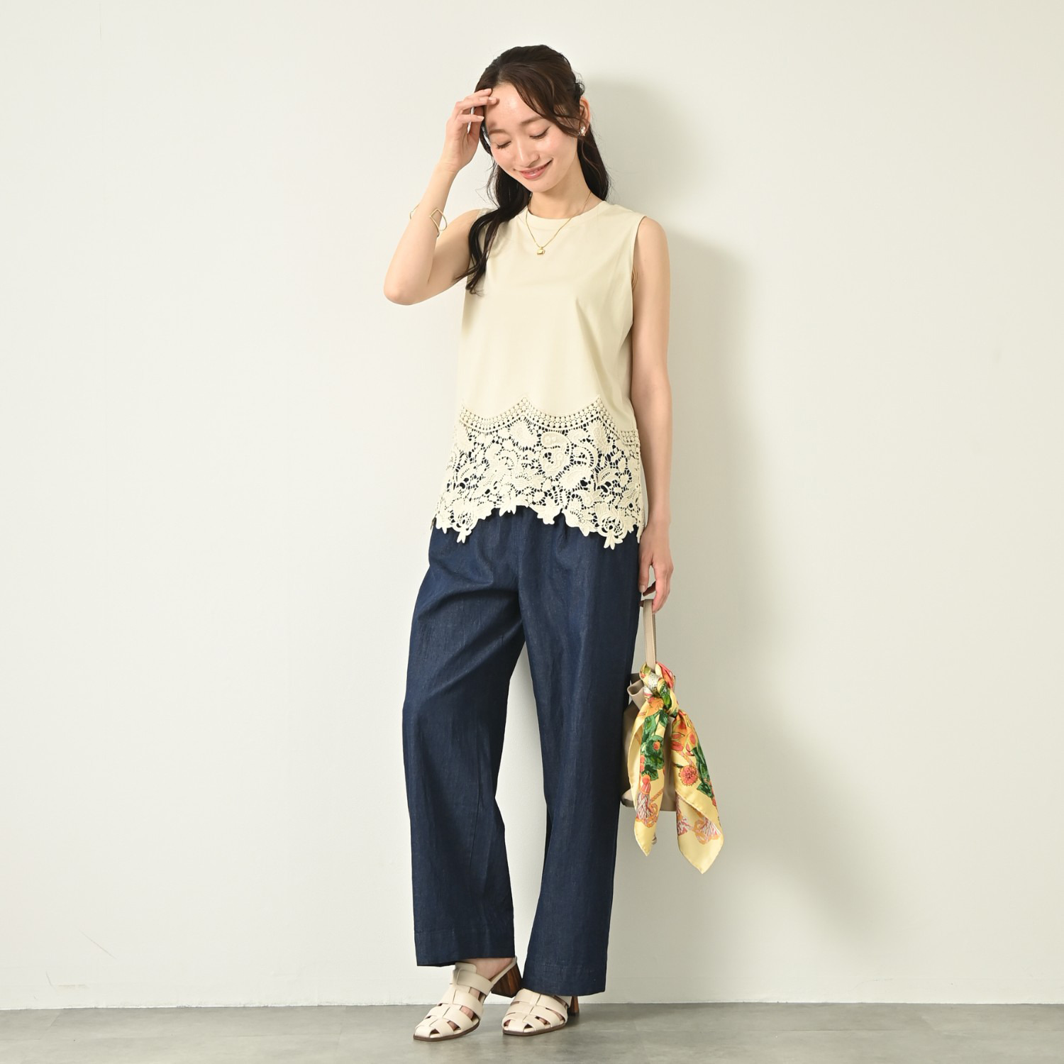 元町ゼラール ギザコットン混 プレーティングジャージー 華やかレーストリミング ノースリーブプルオーバー