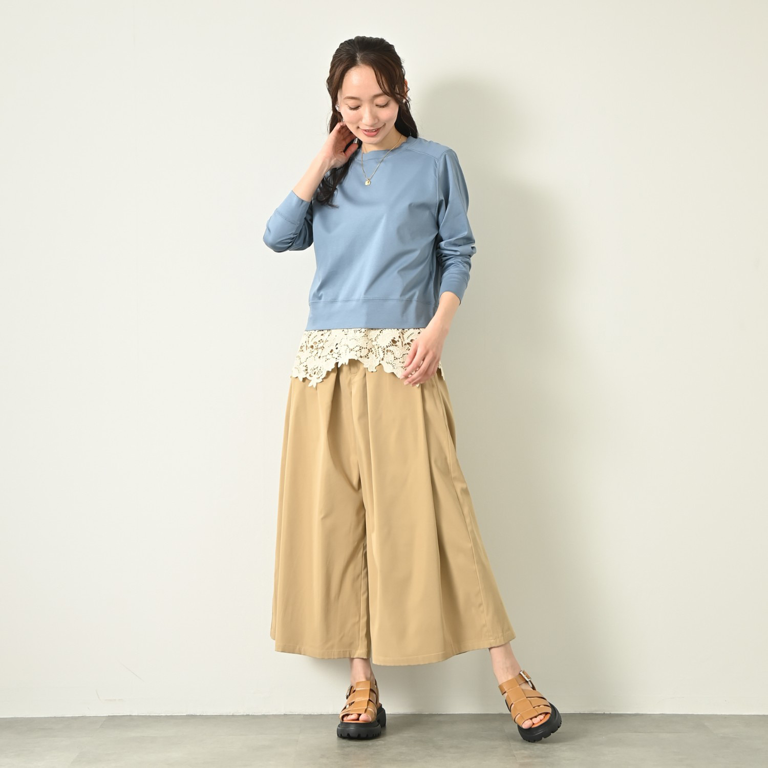 元町ゼラール ギザコットン混 プレーティングジャージー 華やかレーストリミング ノースリーブプルオーバー