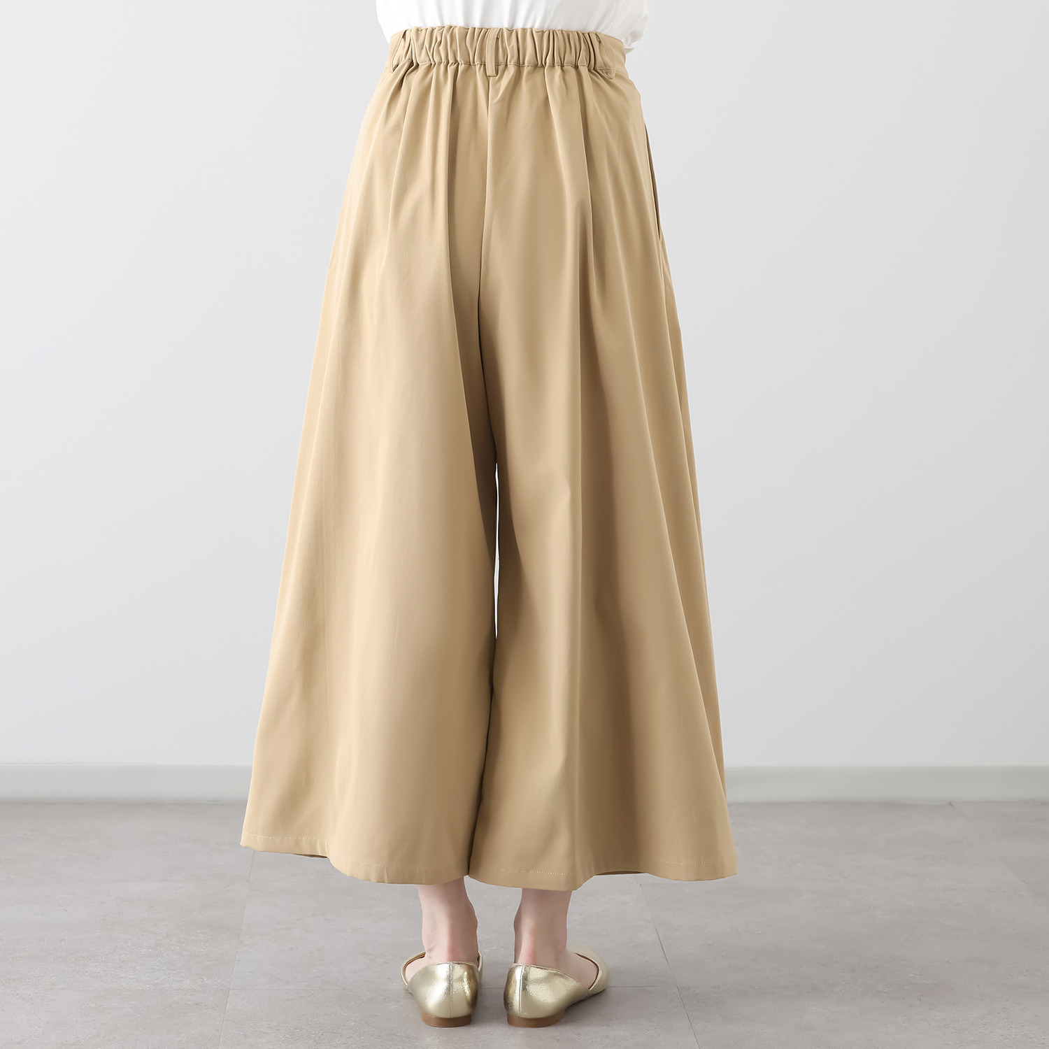 元町ゼラール しなやかチノ素材 タックアクセント スカート風パンツ