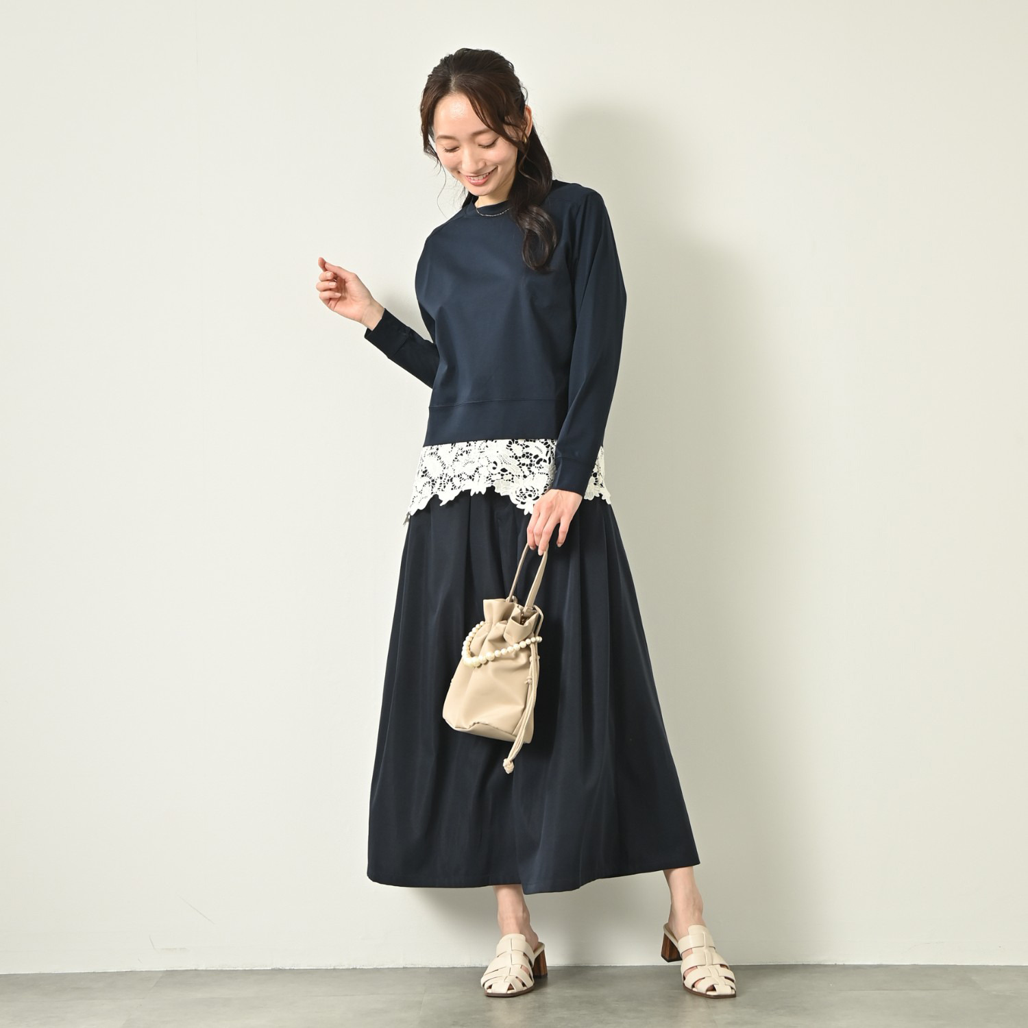 元町ゼラール しなやかチノ素材 タックアクセント スカート風パンツ