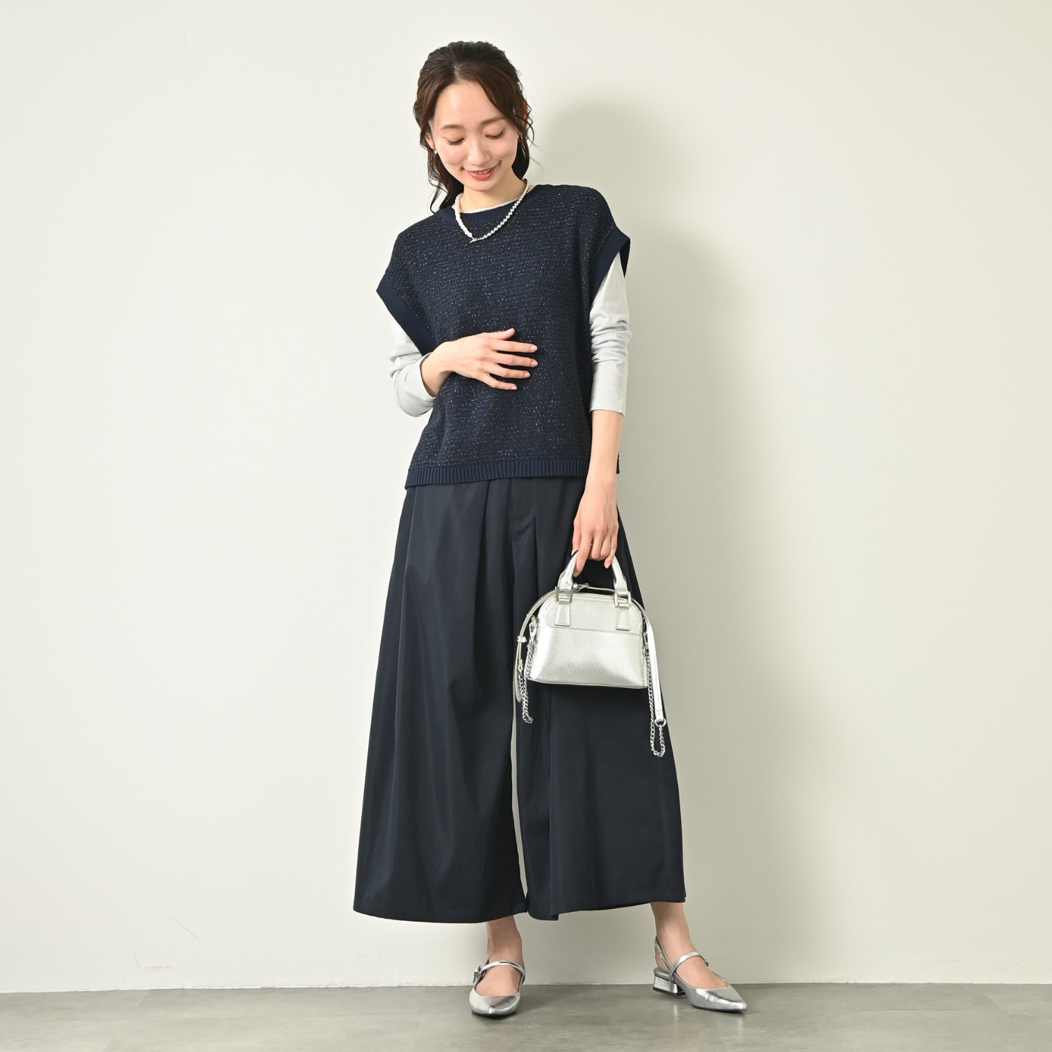 元町ゼラール しなやかチノ素材 タックアクセント スカート風パンツ