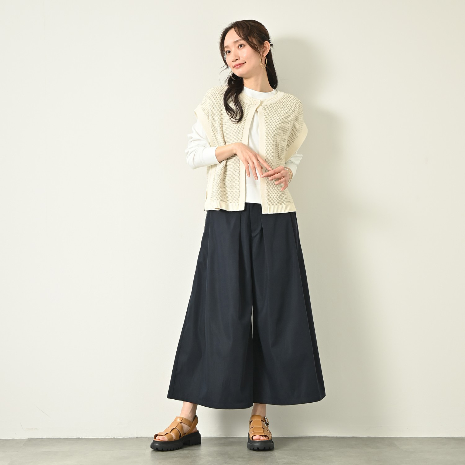 元町ゼラール しなやかチノ素材 タックアクセント スカート風パンツ