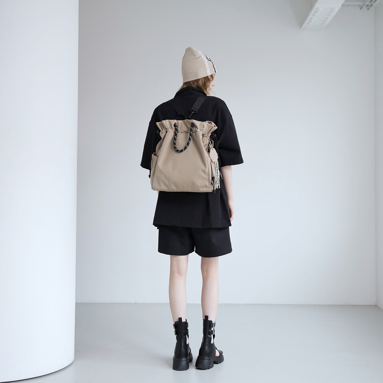 アルトローズ はっ水・軽量 チャーム付３ウェイバッグ “クラーク”