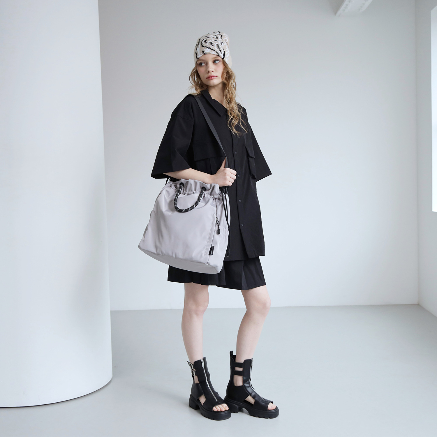 アルトローズ はっ水・軽量 チャーム付３ウェイバッグ “クラーク”