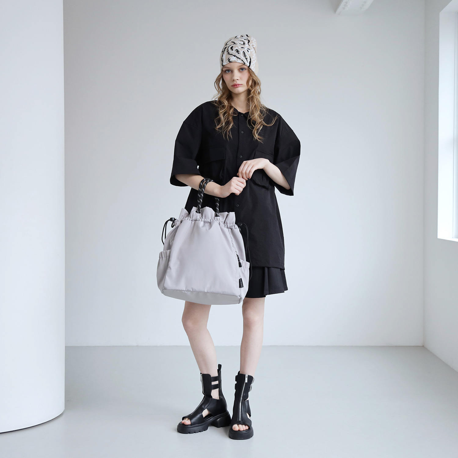 アルトローズ はっ水・軽量 チャーム付３ウェイバッグ “クラーク”