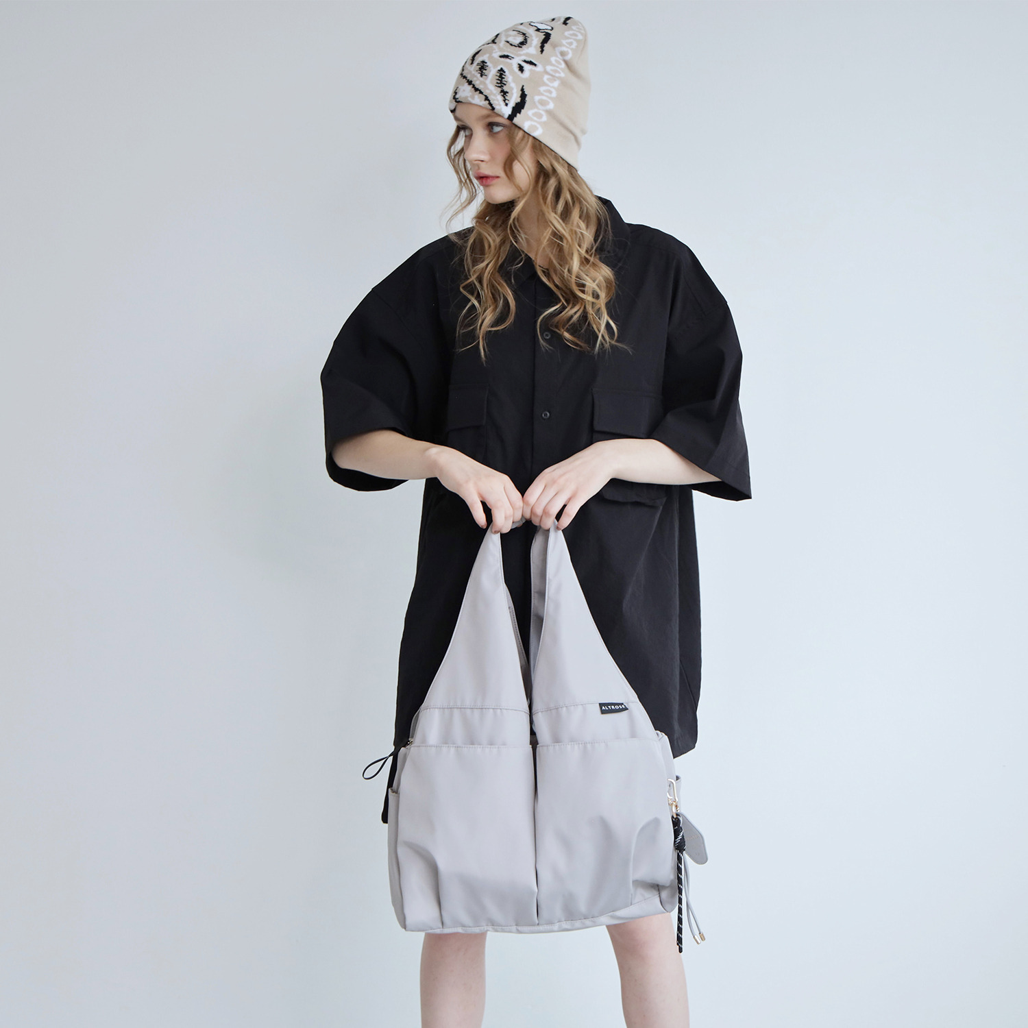 アルトローズ はっ水・軽量 チャーム付 １０ポケットトートバッグ “ティム”