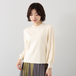 アトリエ　クース ほんのり透ける シフォンスリーブが さりげなくフェミニン ニットプルオーバー