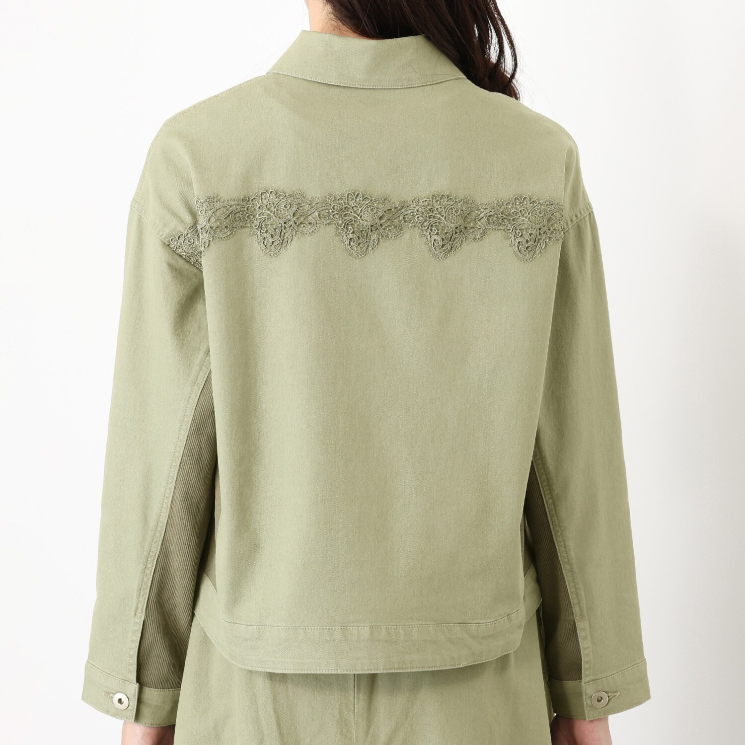 アトリエ　クース サイドリブ使いで ハッと驚く着心地に！ ライトデニムジャケット