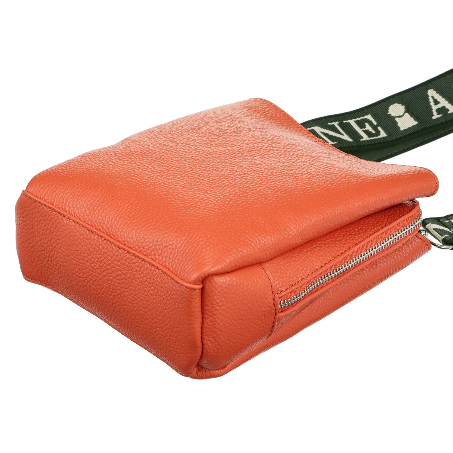 ピッコーネ アッチェッソーリ バンダナハンカチ付 牛革３層ショルダーバッグ