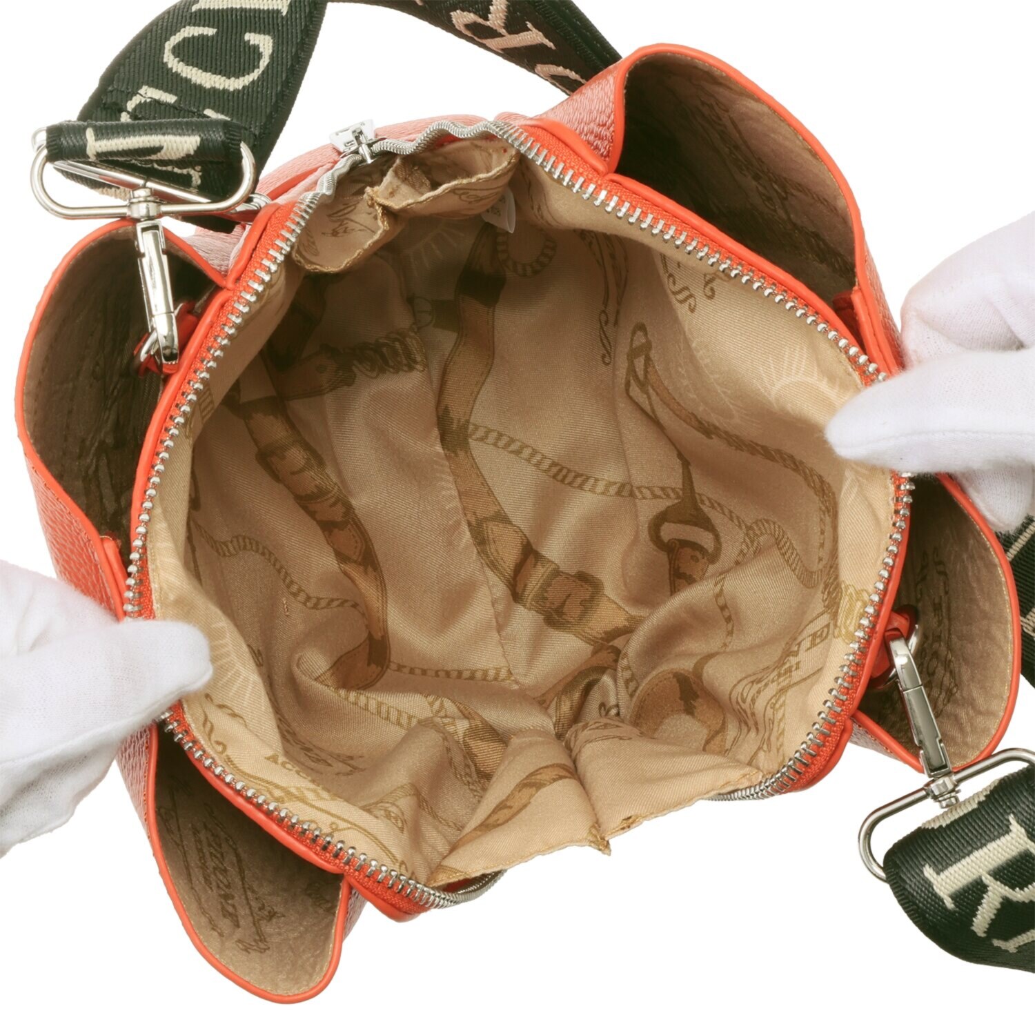 ピッコーネ アッチェッソーリ バンダナハンカチ付 牛革３層ショルダーバッグ