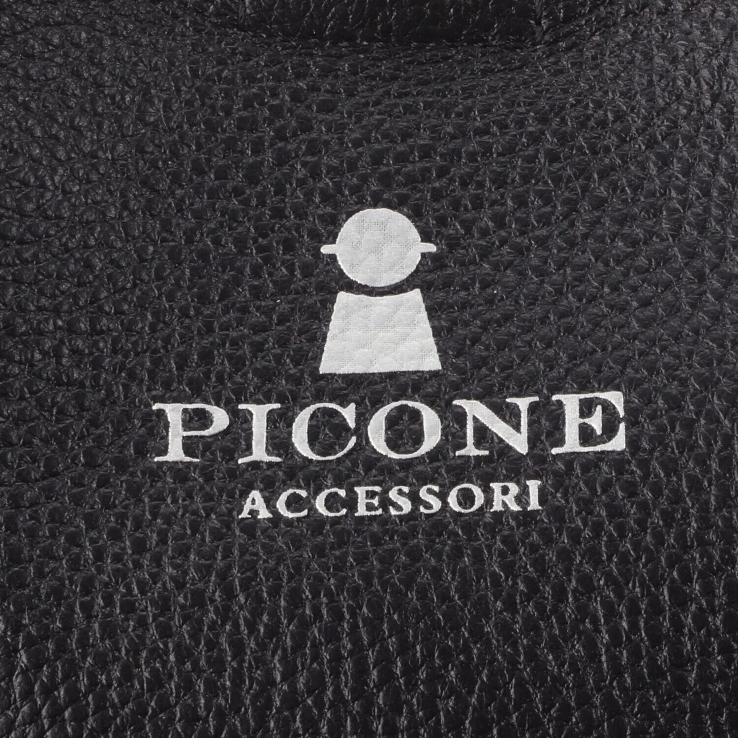 ピッコーネ アッチェッソーリ バンダナハンカチ付 牛革３層ショルダーバッグ