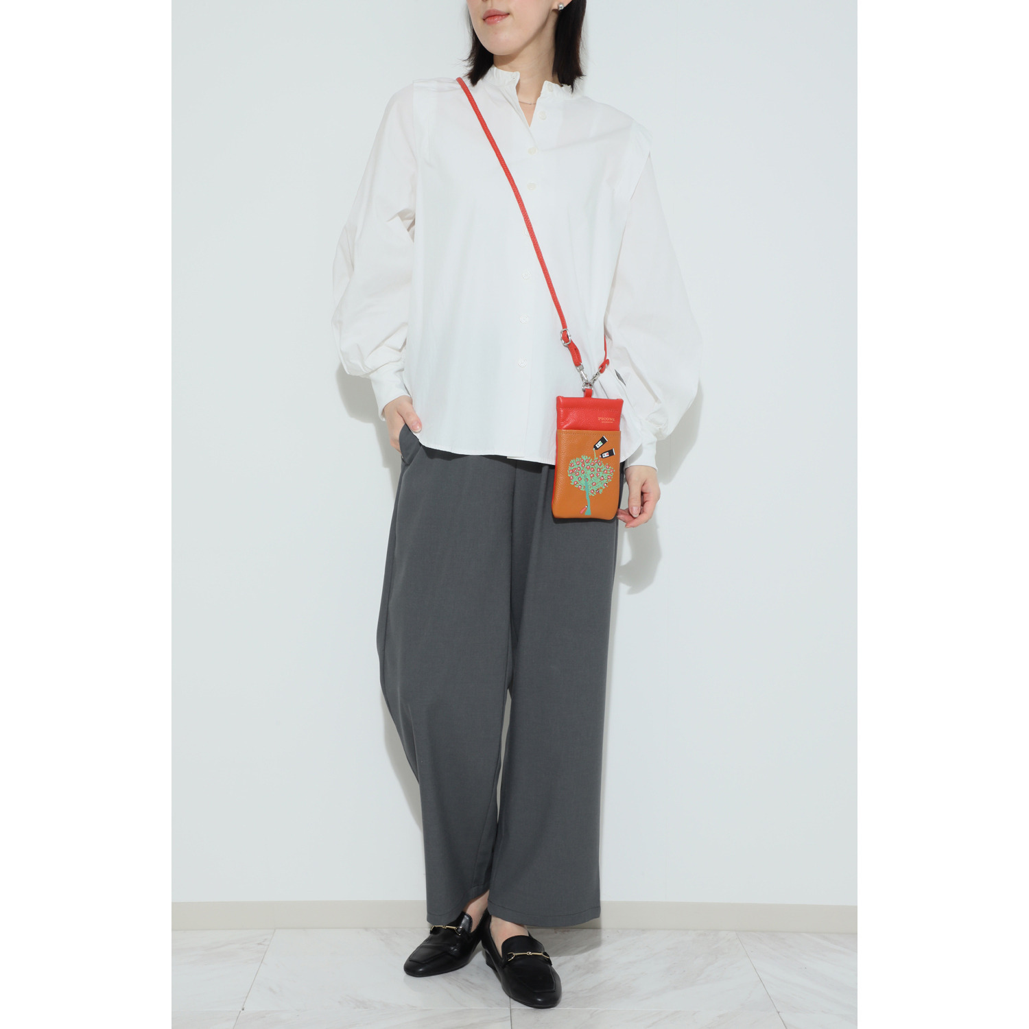 ピッコーネ アッチェッソーリ 牛革メガネケース兼 ショルダーバッグ