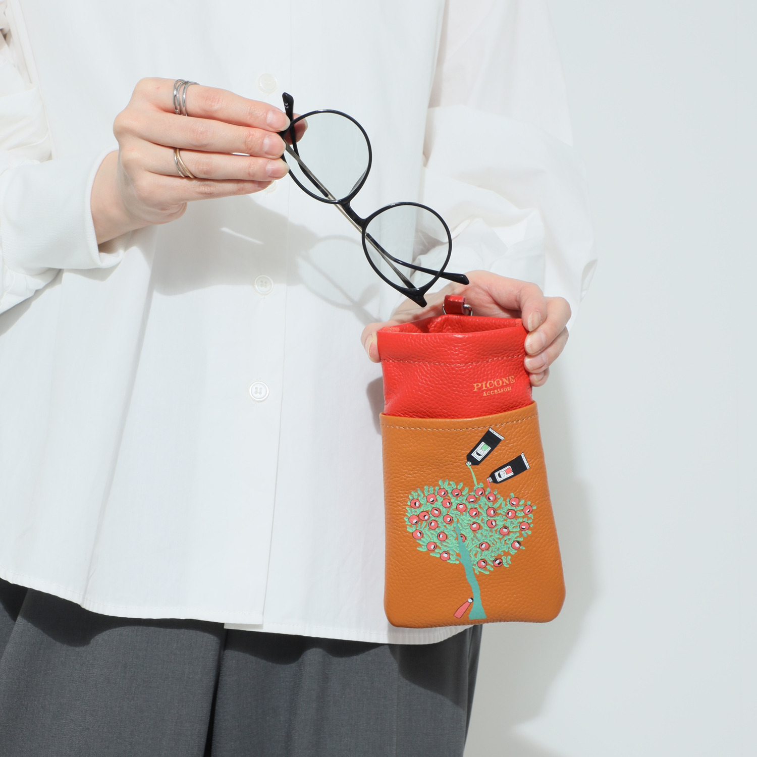 ピッコーネ アッチェッソーリ 牛革メガネケース兼 ショルダーバッグ