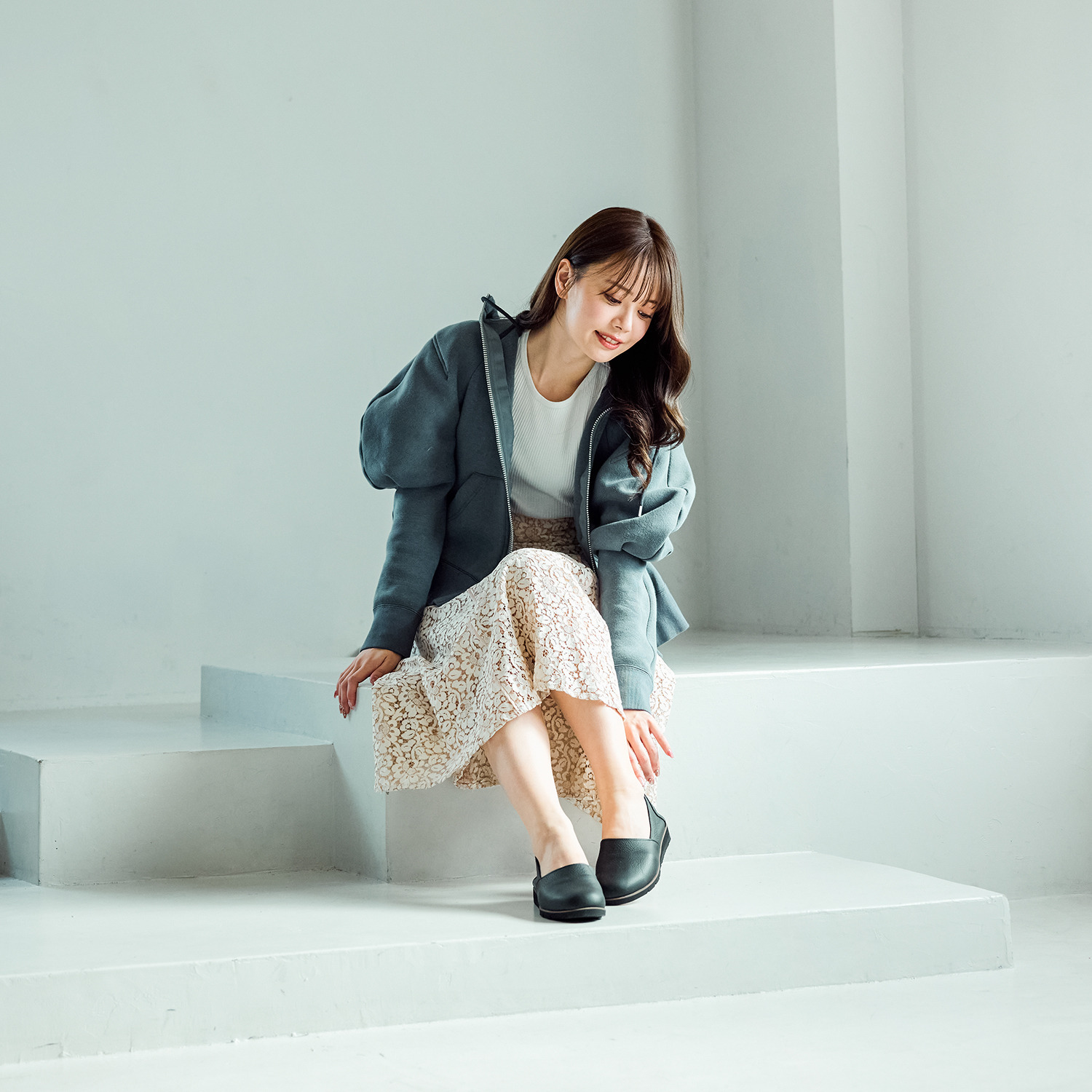 フィグリーノ 日本製　はっ水牛革 柔らか仕立て　超軽量 ラウンドトゥ　リラックス ウエッジソールシューズ