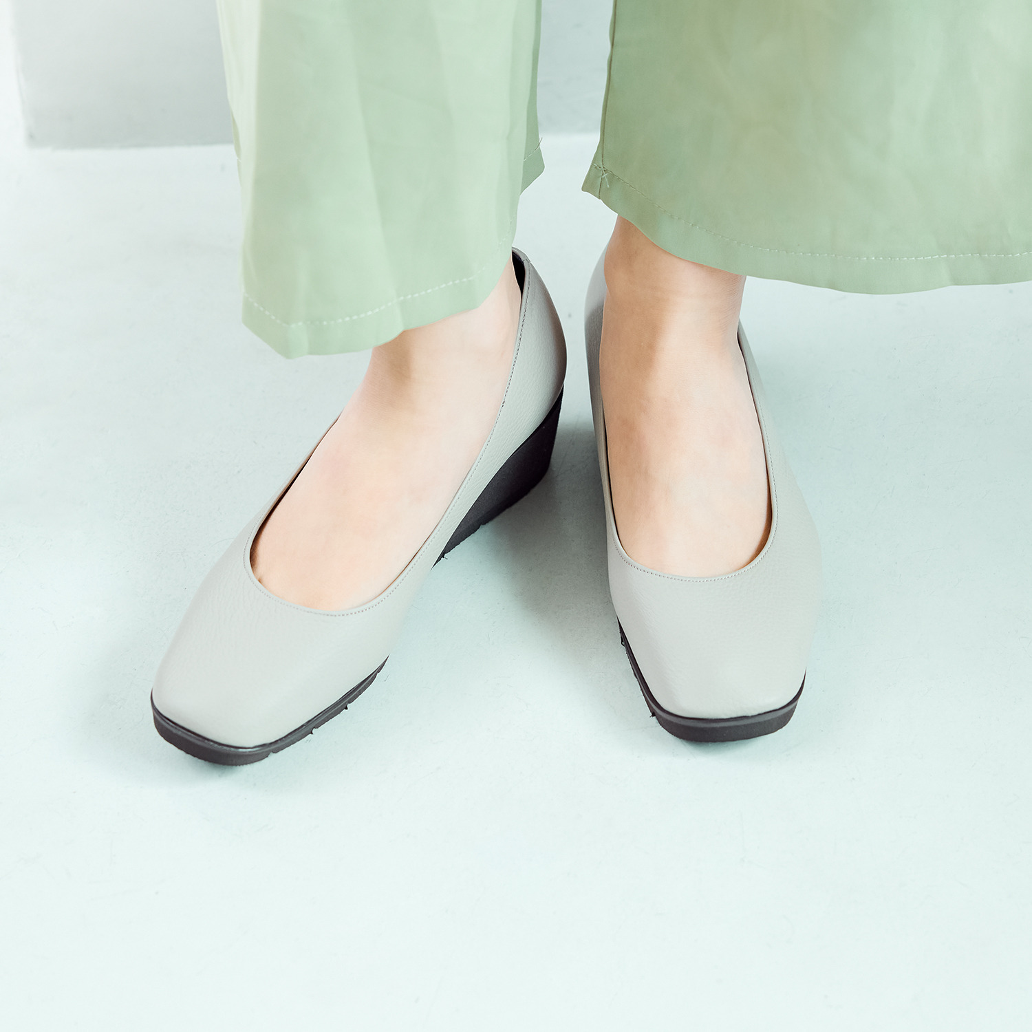 フィグリーノ 日本製　はっ水牛革 柔らか仕立て　超軽量 リラックスパンプス