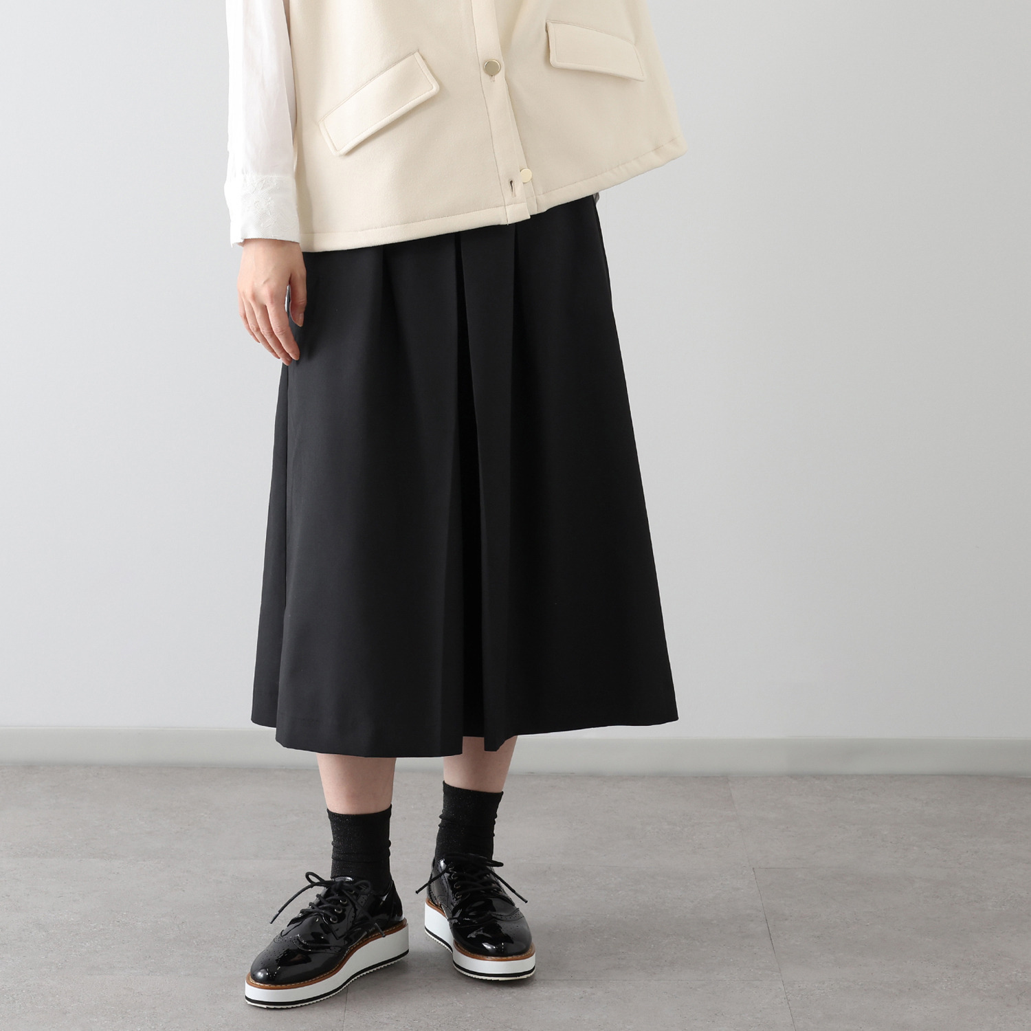 ラ　ヴァーグ　デトワール 人気の素材をリバイバル 軽くて上品 まるでウール見え 大人のキュロットパンツ